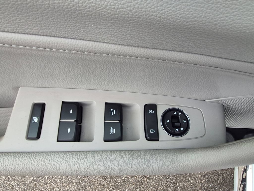 Used 2015 Hyundai Sonata Limited w/ Option Group 06 FWD image 15