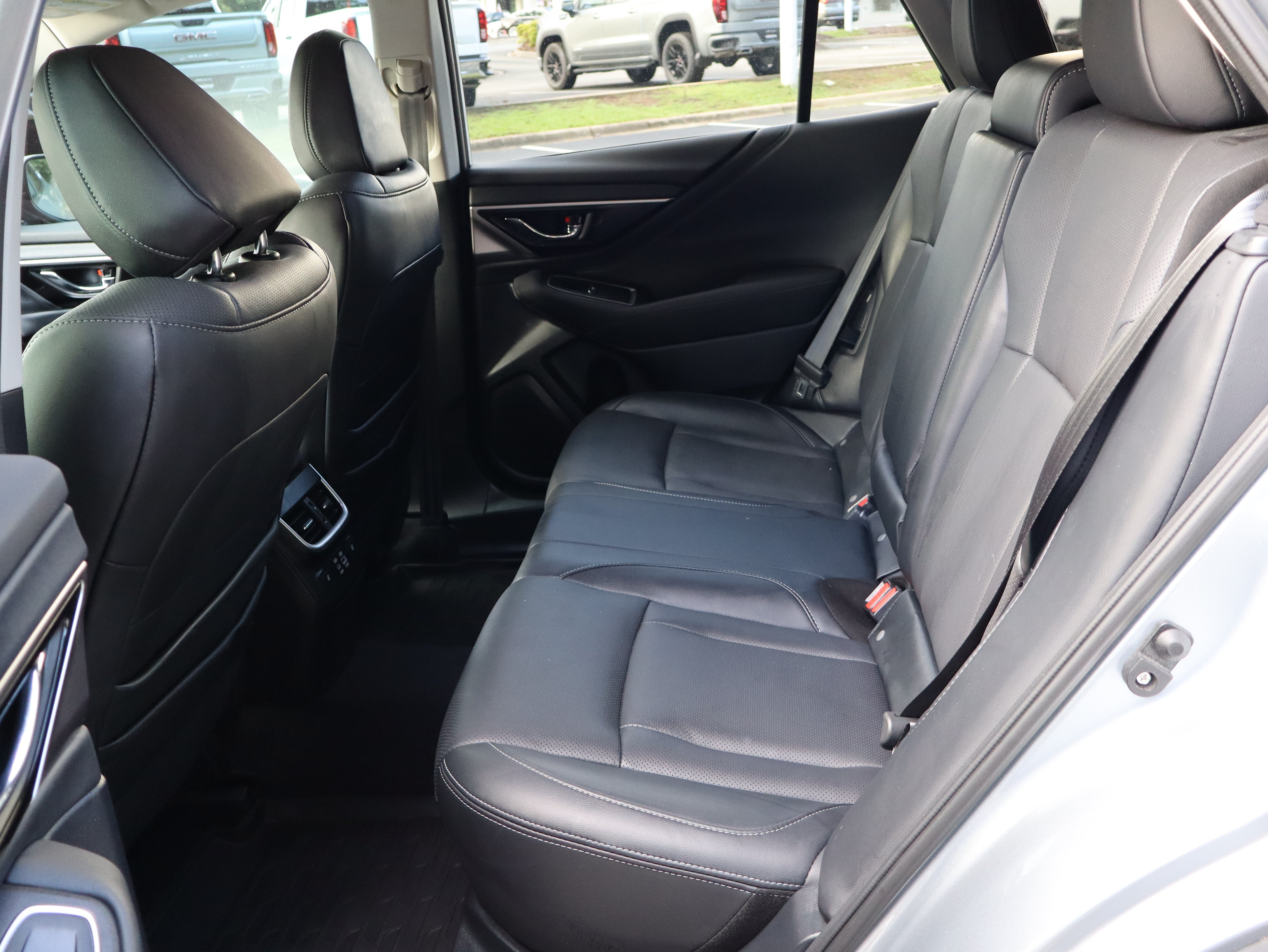 Used 2024 Subaru Outback Limited AWD/4WD image 32