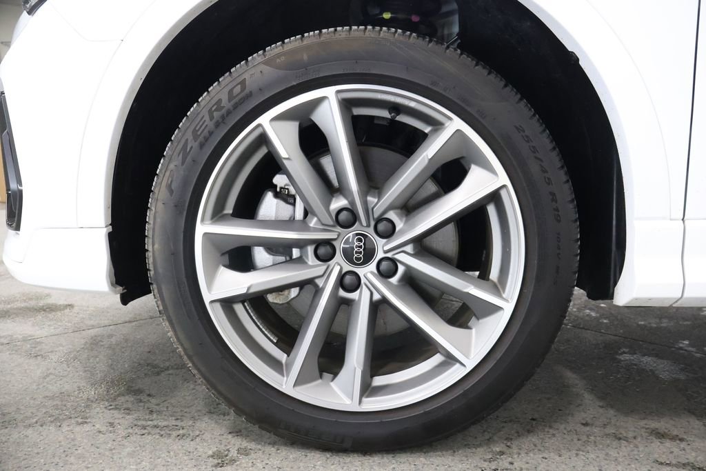 Used 2024 Audi Q3 2.0T Premium Plus w/ Premium Plus Package image 5