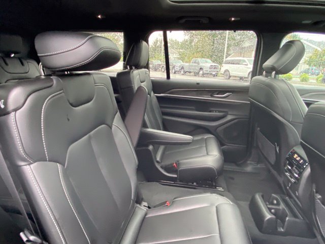 Used 2025 Jeep Grand Cherokee L Limited w/ Luxury Tech Group II AWD/4WD image 24