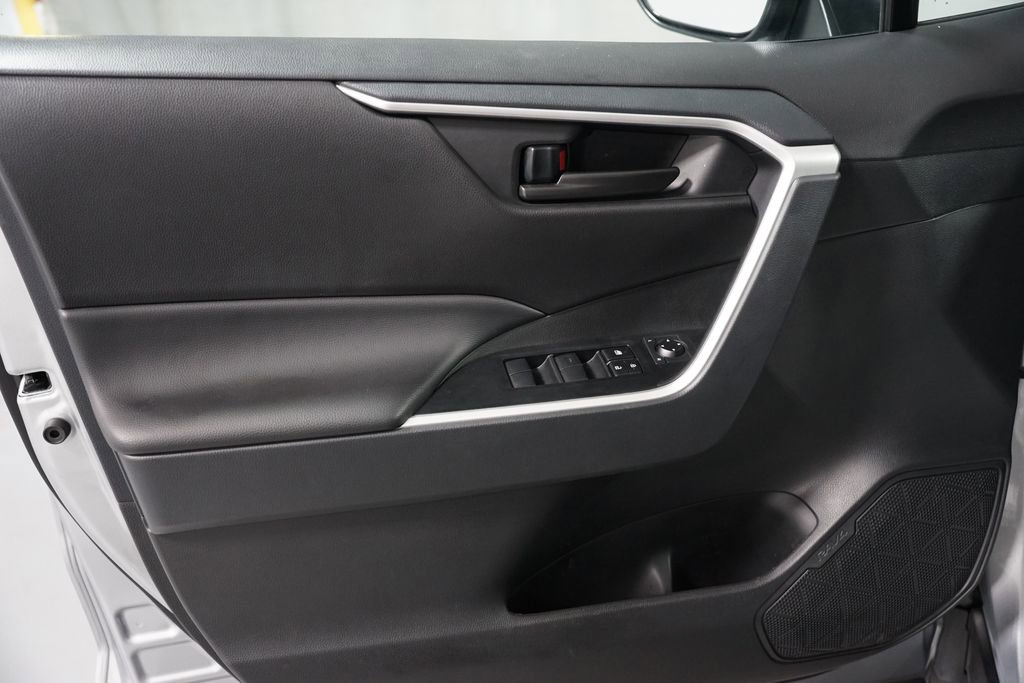 Certified 2025 Toyota RAV4 LE image 28