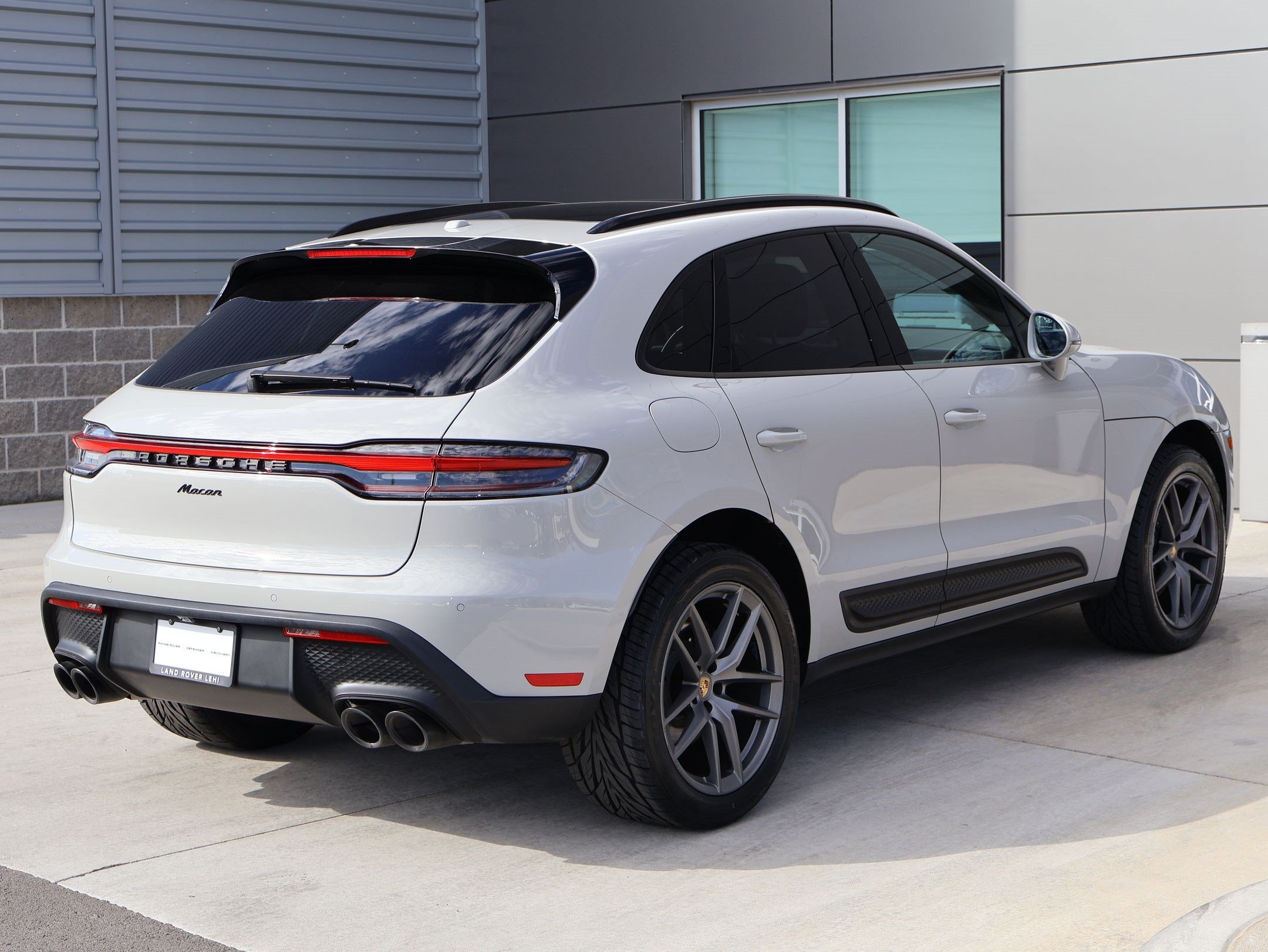 Used 2023 Porsche Macan AWD/4WD image 5