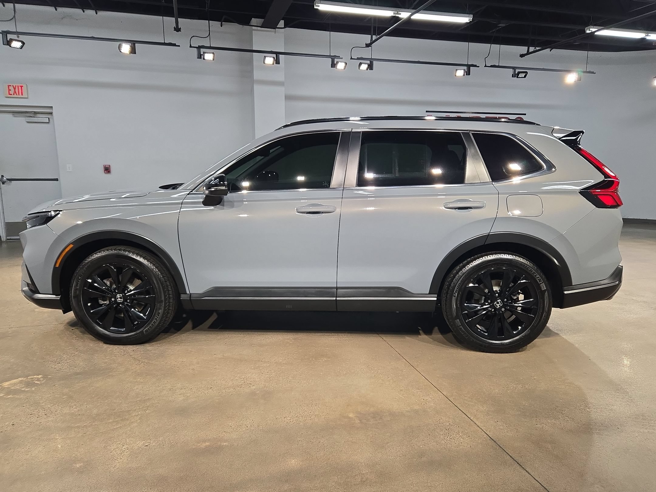 Used 2023 Honda CR-V Sport Touring image 4