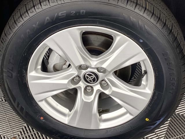 Used 2021 Toyota RAV4 XLE w/ Convenience Package image 27