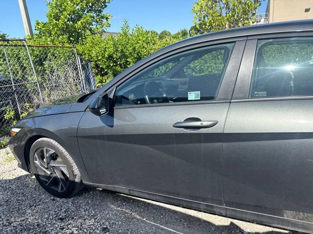 Used 2025 Hyundai Elantra Sport FWD image 11