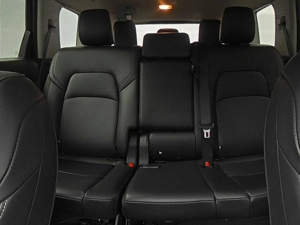 Used 2025 Nissan Pathfinder SL image 24