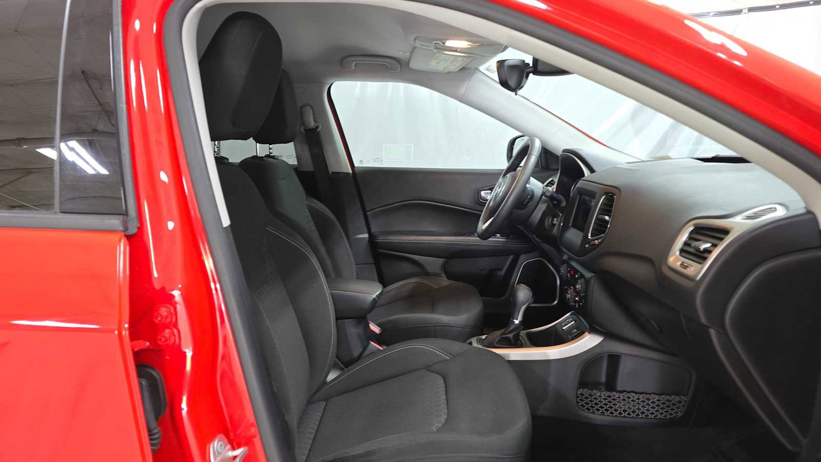 Used 2018 Jeep Compass Sport w/ Tech Group FWD image 10