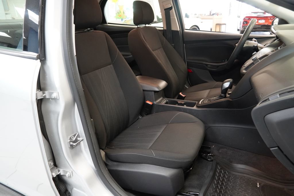Used 2018 Ford Focus SE FWD image 21