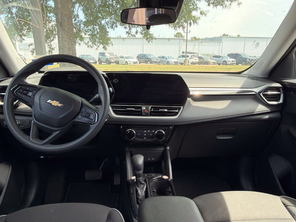 Used 2025 Chevrolet TrailBlazer LT FWD image 23