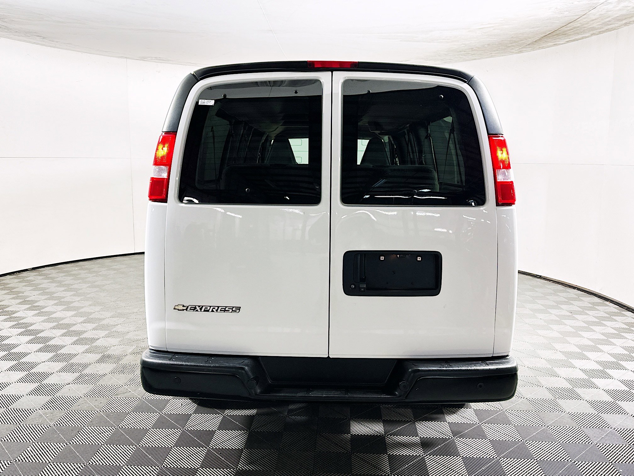 Used 2023 Chevrolet Express 3500 LS RWD image 4