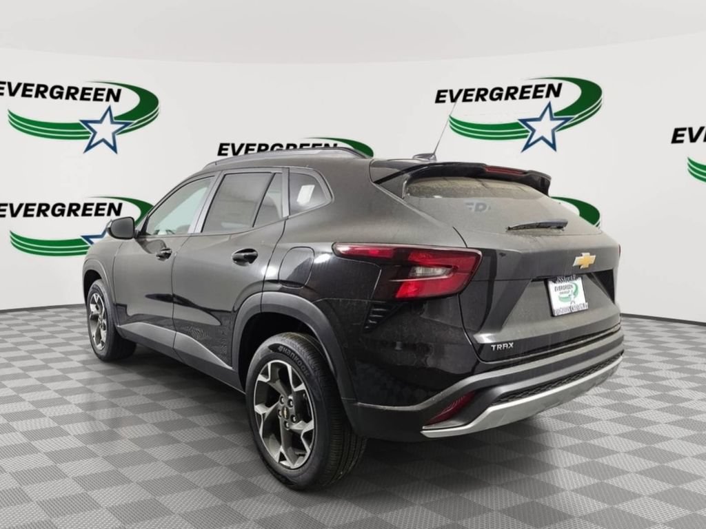 New 2026 Chevrolet Trax LT w/ LT Convenience Package FWD image 3
