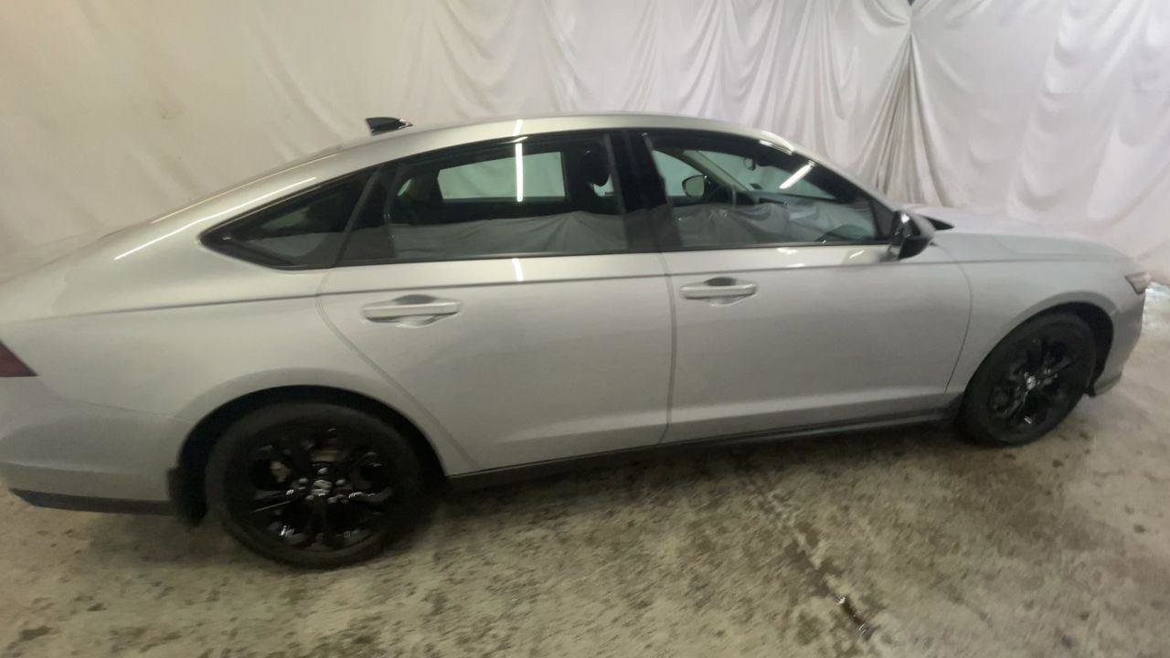 Certified 2025 Honda Accord SE image 9