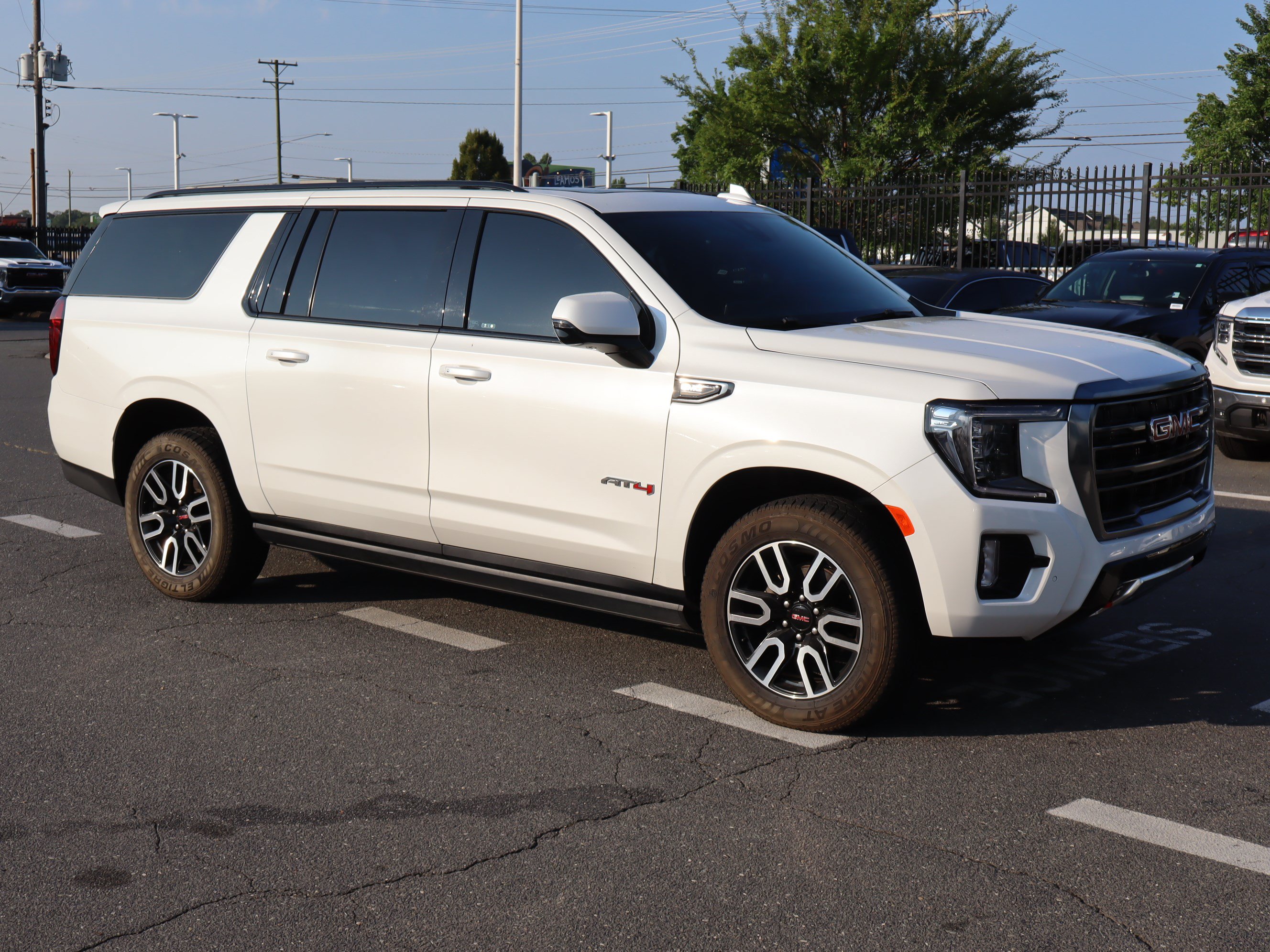 Used 2021 GMC Yukon XL AT4 w/ AT4 Premium Package AWD/4WD image 13