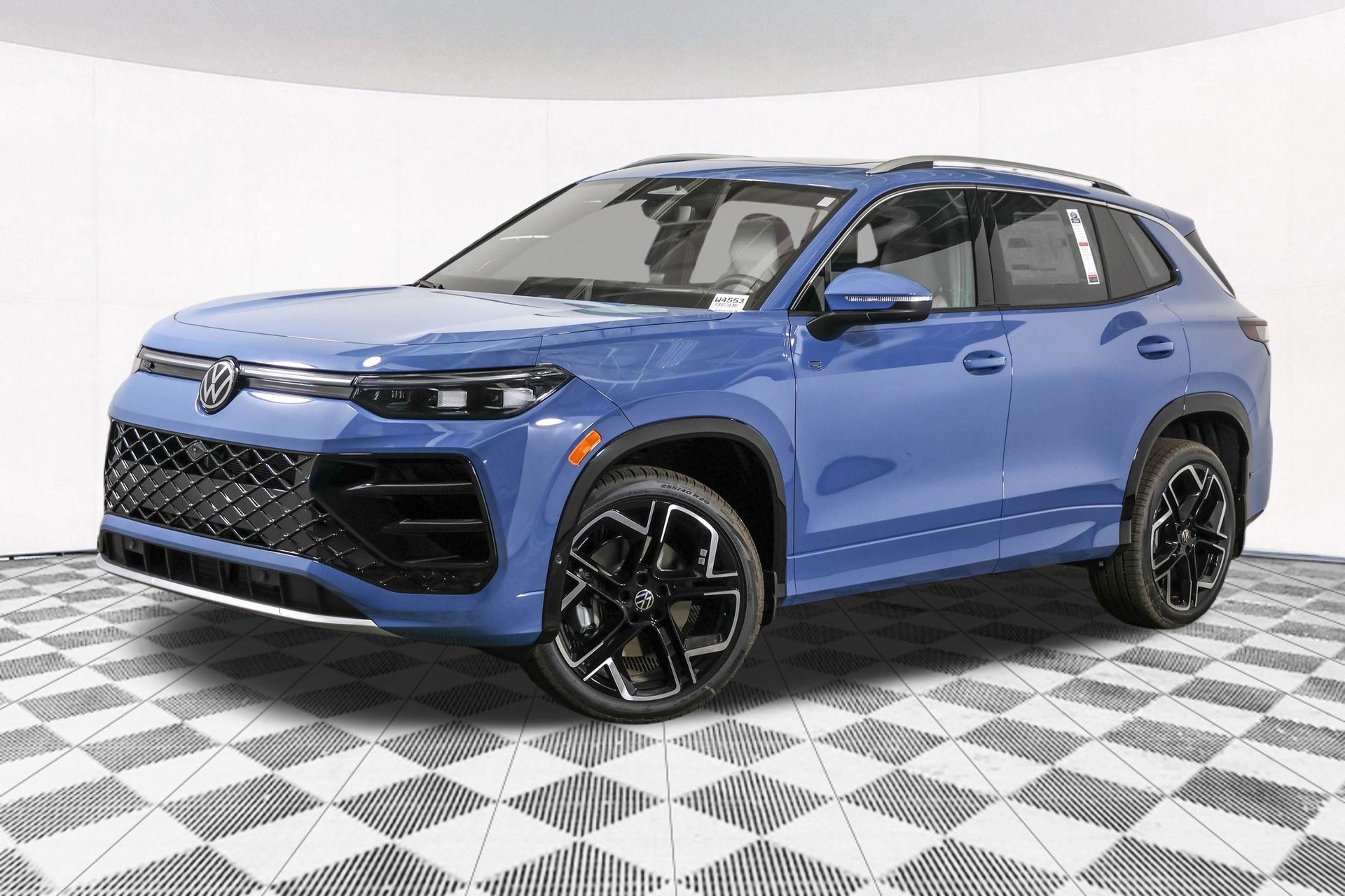 New 2026 Volkswagen Tiguan SEL R-Line AWD/4WD image 2