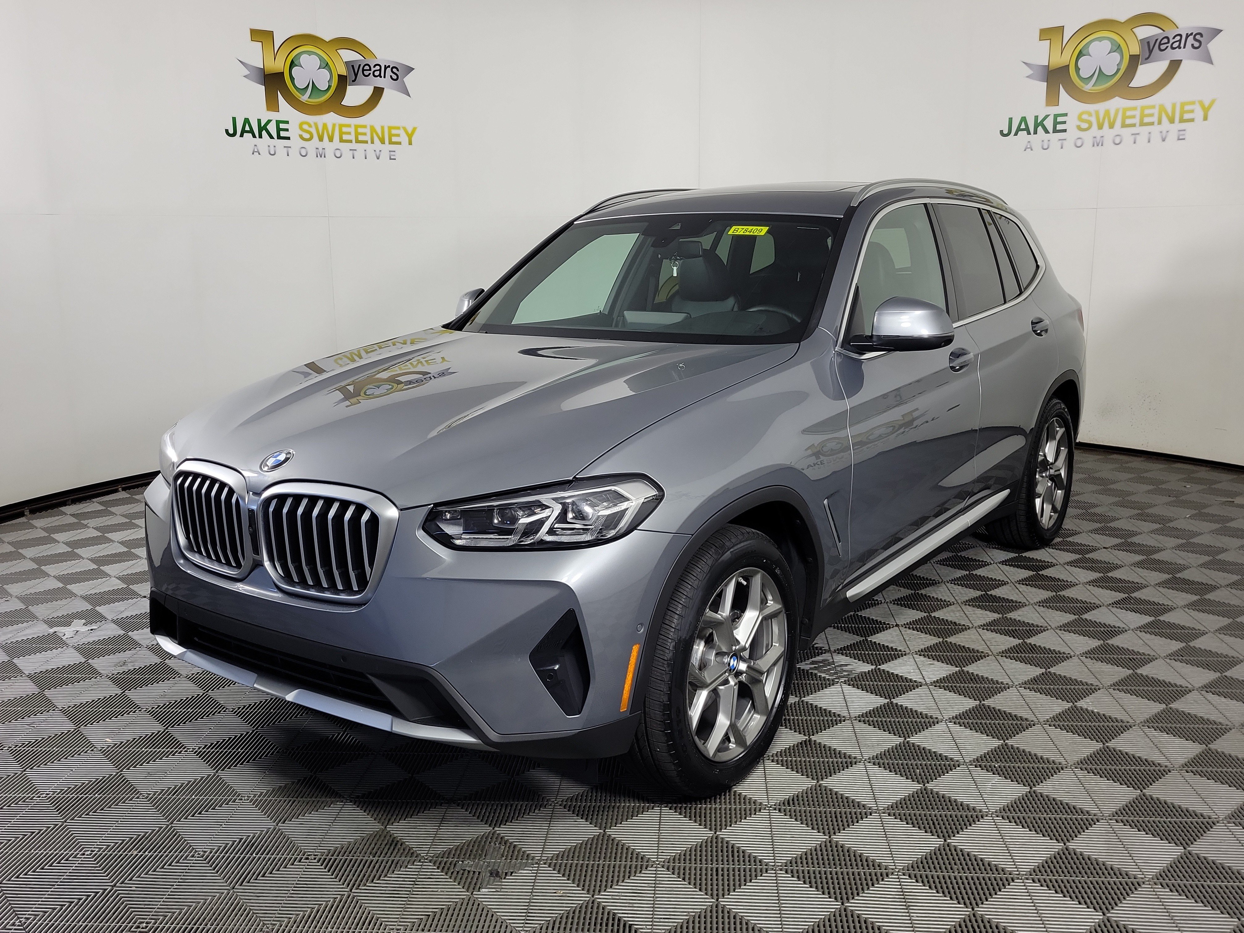 Certified 2024 BMW X3 xDrive30i w/ Premium Package AWD/4WD image 3