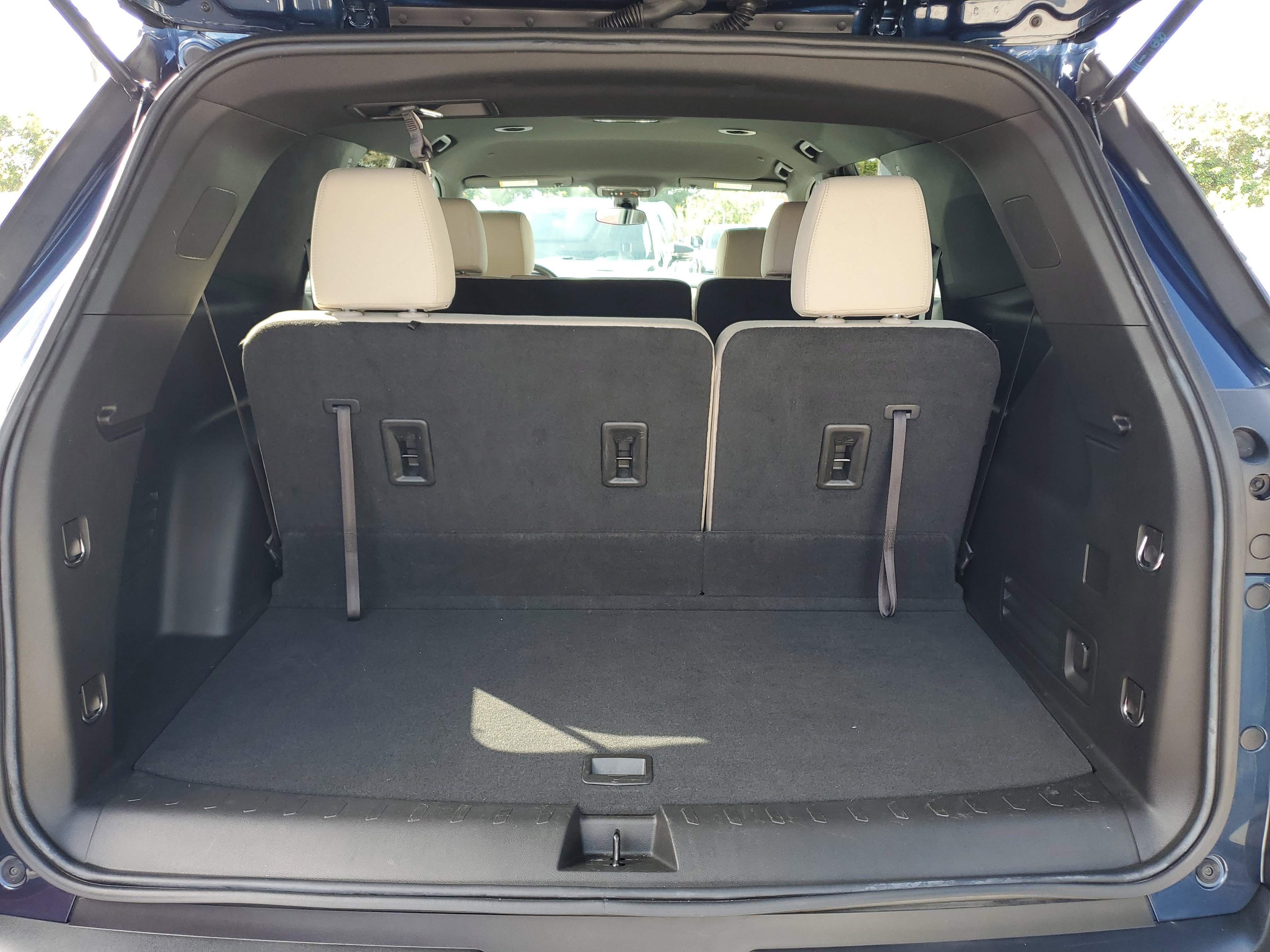 Used 2023 Chevrolet Traverse LS image 4