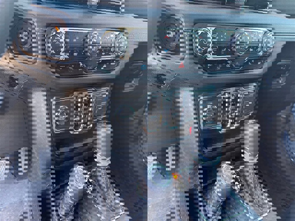 Used 2024 Jeep Wrangler Unlimited Sahara image 20