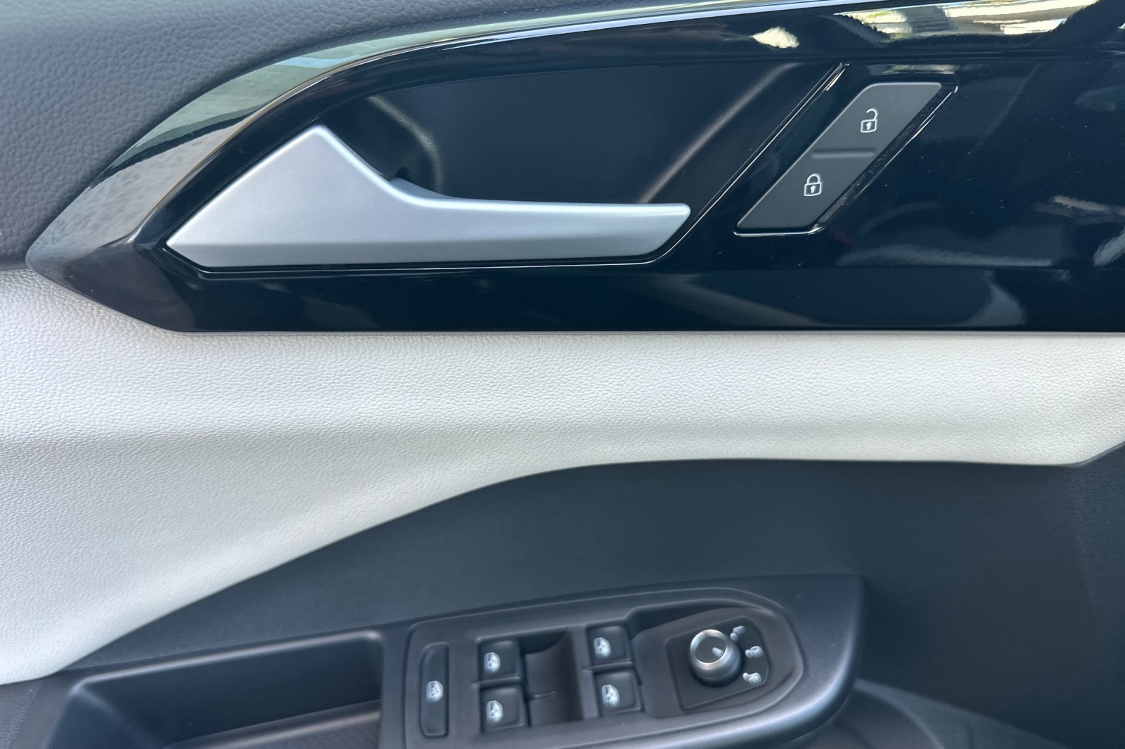 New 2026 Volkswagen Taos S FWD image 9