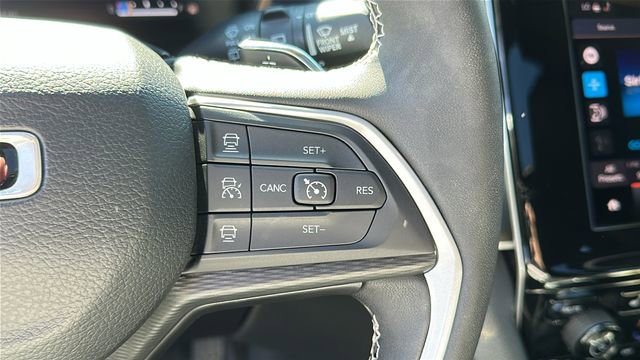 Used 2023 Jeep Grand Cherokee L Laredo AWD/4WD image 14