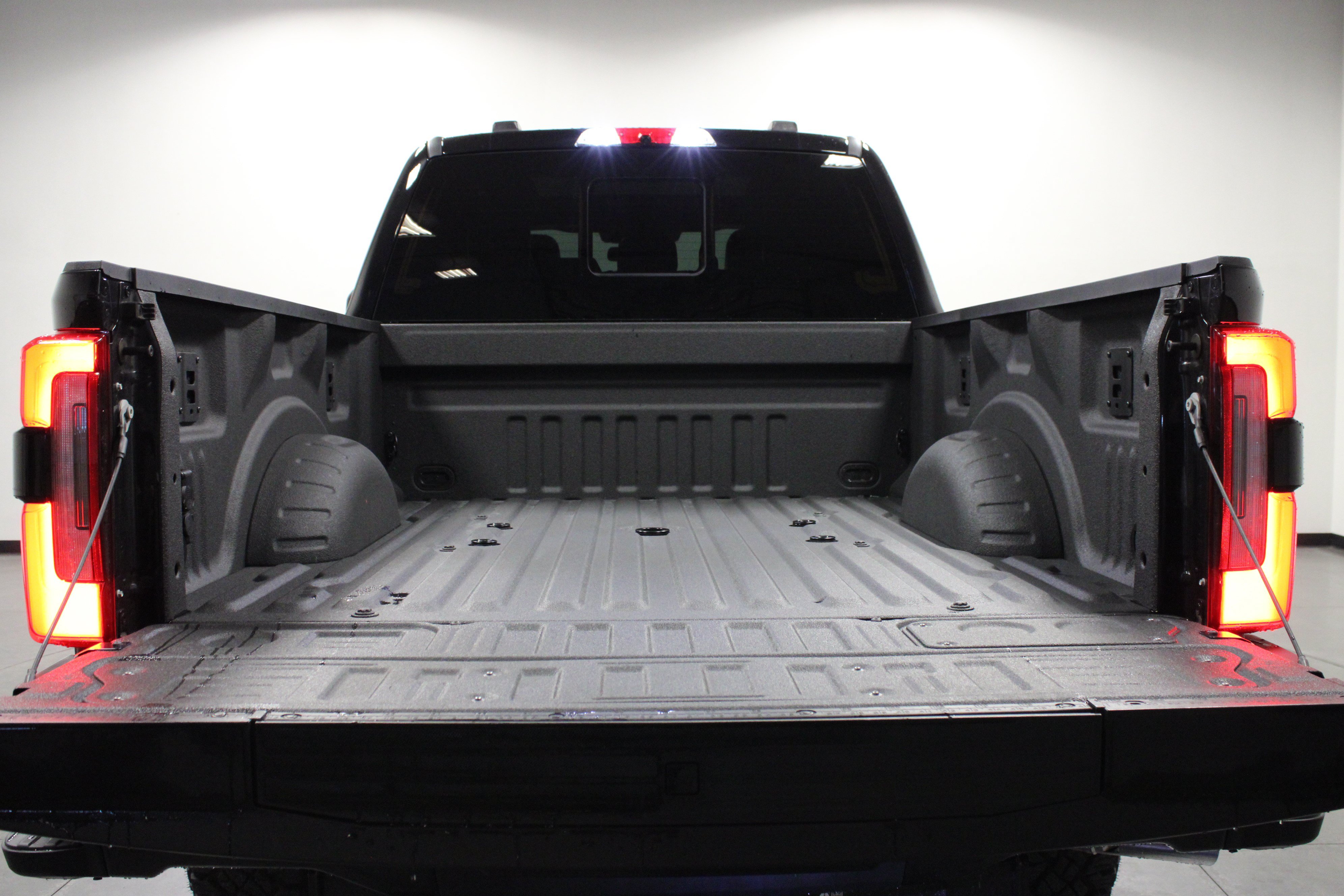 Used 2026 Ford F350 Platinum w/ Tremor Off-Road Package AWD/4WD image 14