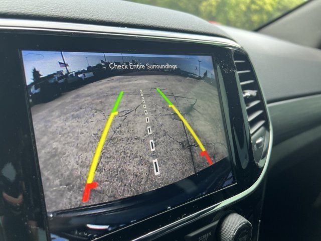 Used 2020 Jeep Grand Cherokee Altitude AWD/4WD image 15