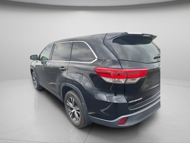 Used 2019 Toyota Highlander LE image 16