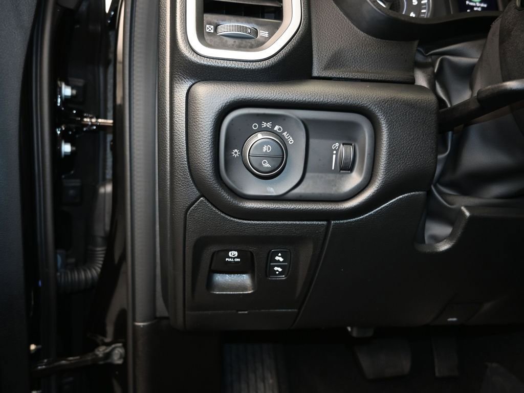 New 2026 RAM 1500 4x4 Crew Cab image 13
