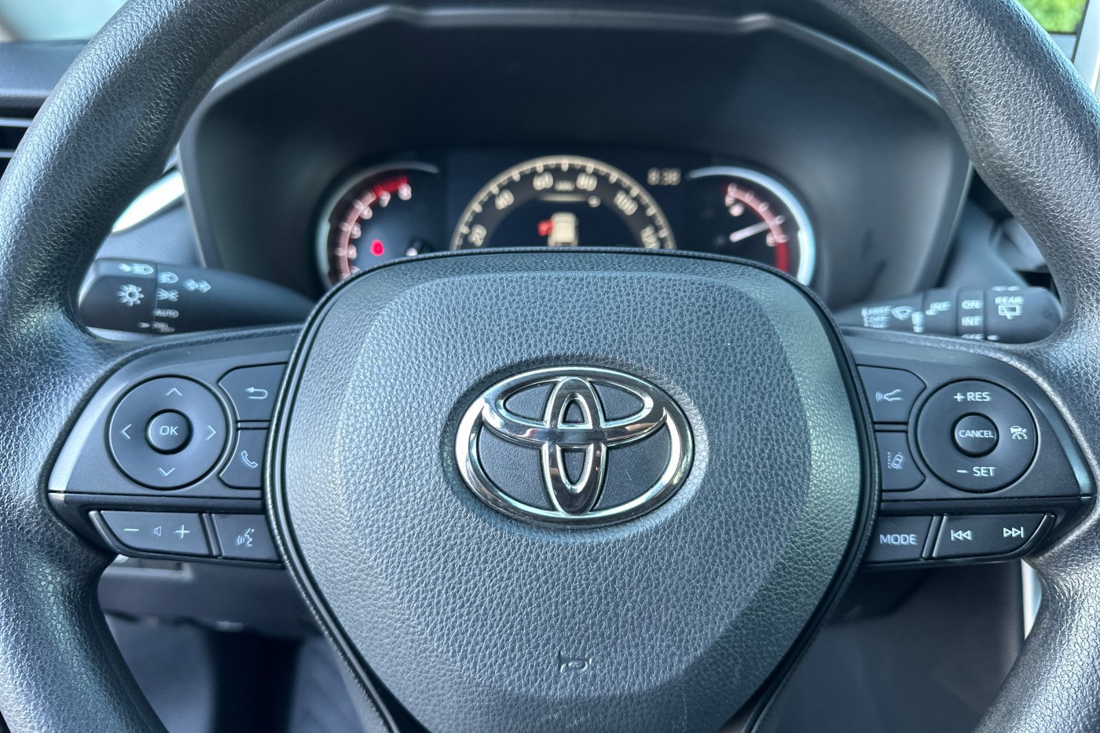 Used 2024 Toyota RAV4 XLE AWD/4WD image 23