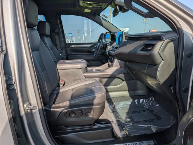 Used 2023 Chevrolet Suburban RST w/ Luxury Package AWD/4WD image 2