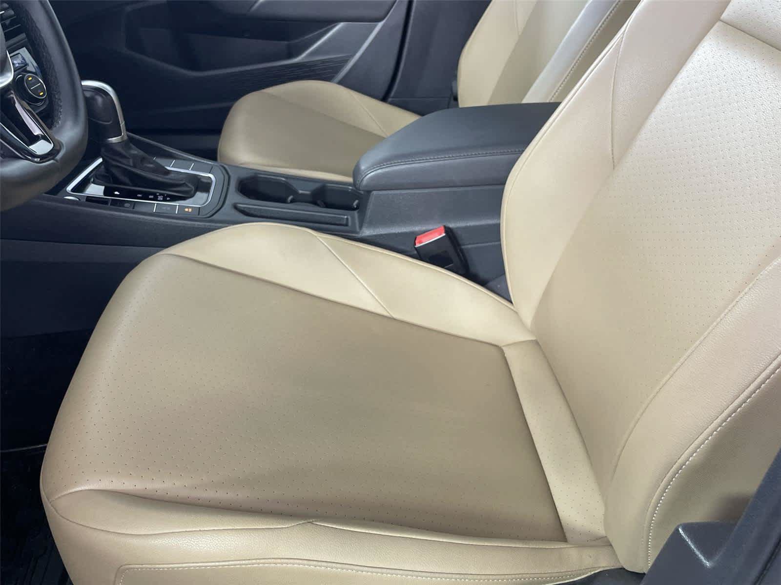 Used 2019 Volkswagen Jetta SEL w/ Cold Weather Package FWD image 11