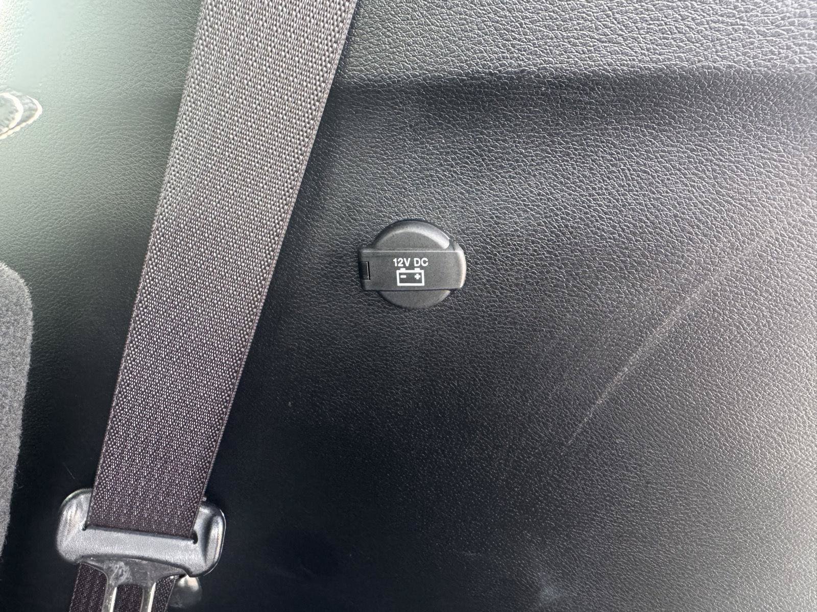 Used 2025 Chrysler Pacifica Select FWD image 36