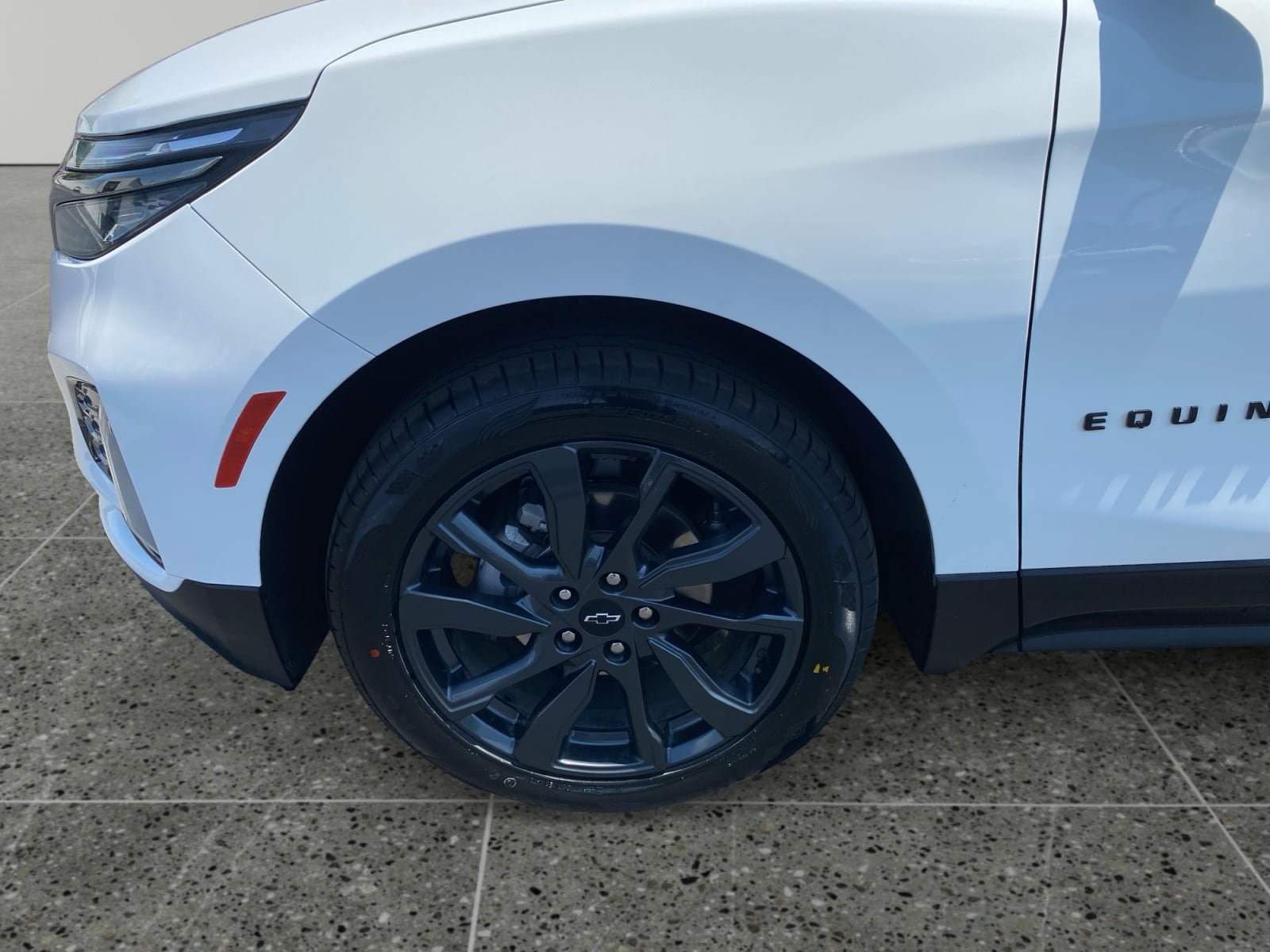 Used 2022 Chevrolet Equinox RS FWD image 14