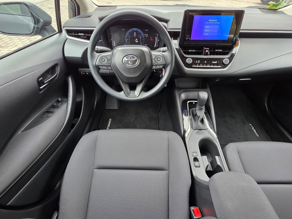 Used 2026 Toyota Corolla LE image 6