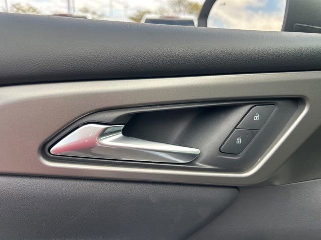 New 2026 Chevrolet Traverse LT w/ Sun and Wheel Package image 12