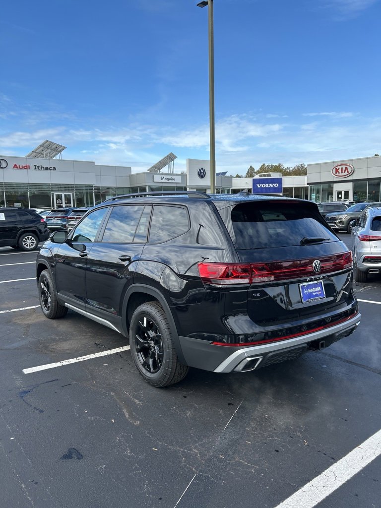 New 2026 Volkswagen Atlas Peak Edition image 3