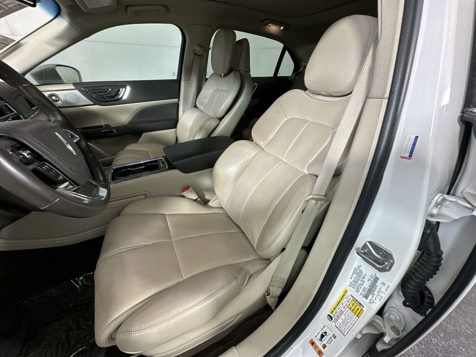 Used 2020 Lincoln Continental Reserve w/ Luxury Package image 11