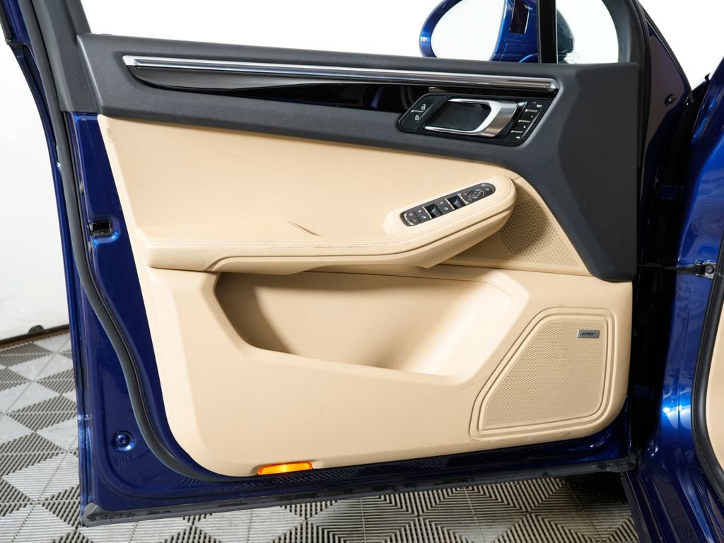Certified 2024 Porsche Macan image 17