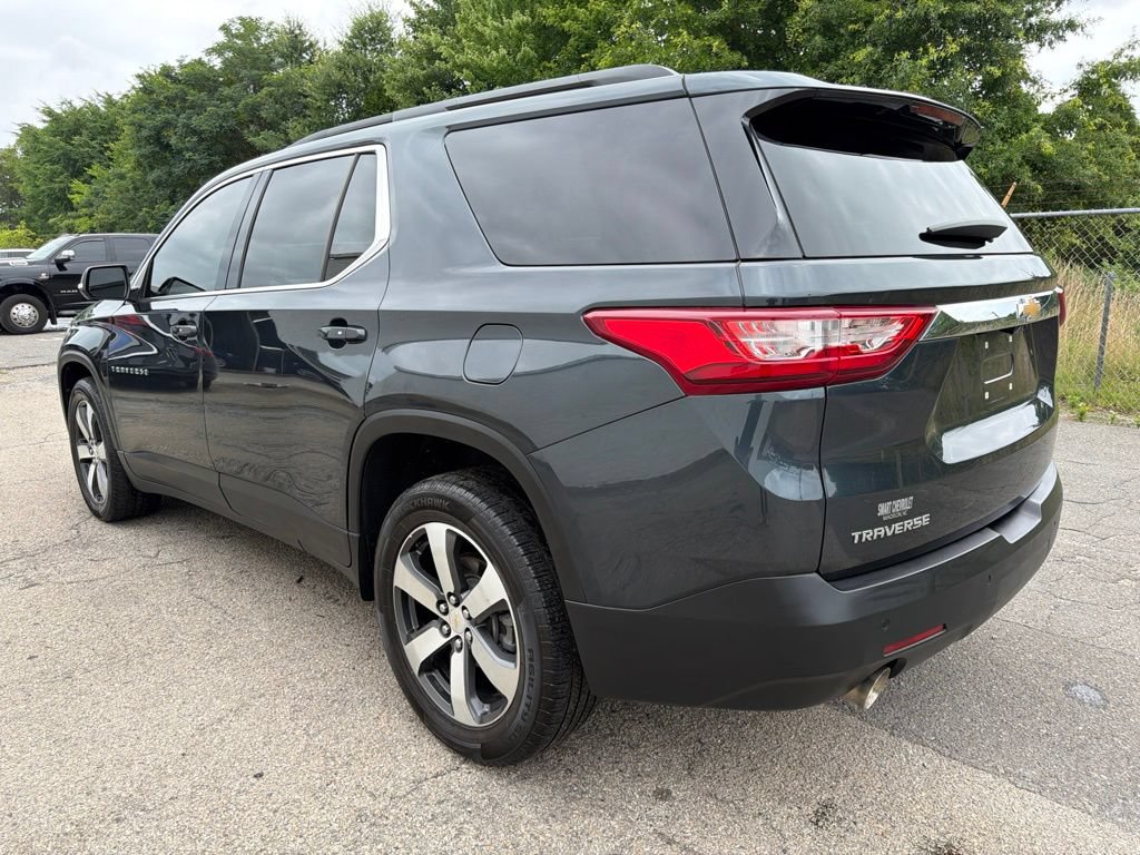 Used 2021 Chevrolet Traverse LT w/ LT Premium Package FWD image 4
