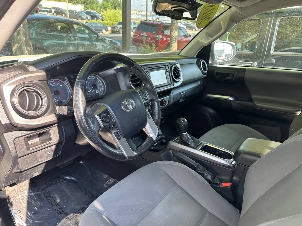 Used 2018 Toyota Tacoma SR5 AWD/4WD image 8