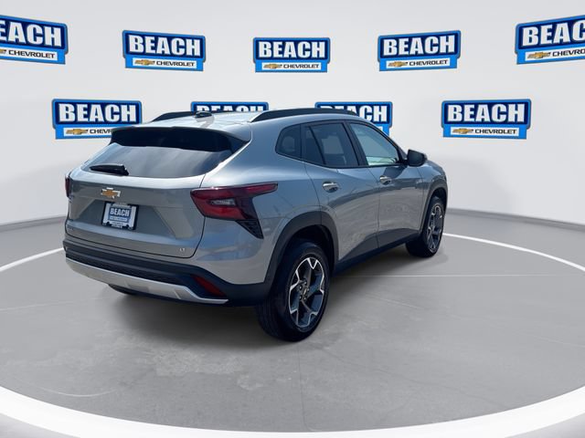 Used 2025 Chevrolet Trax LT FWD image 8