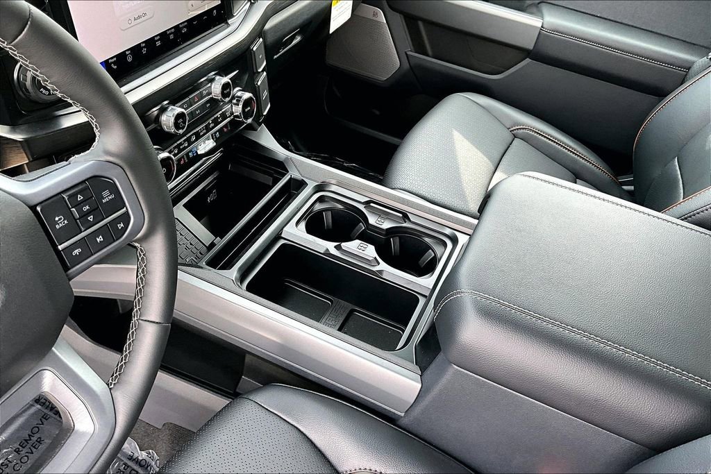 New 2026 Ford F250 Lariat w/ Black Appearance Package image 25