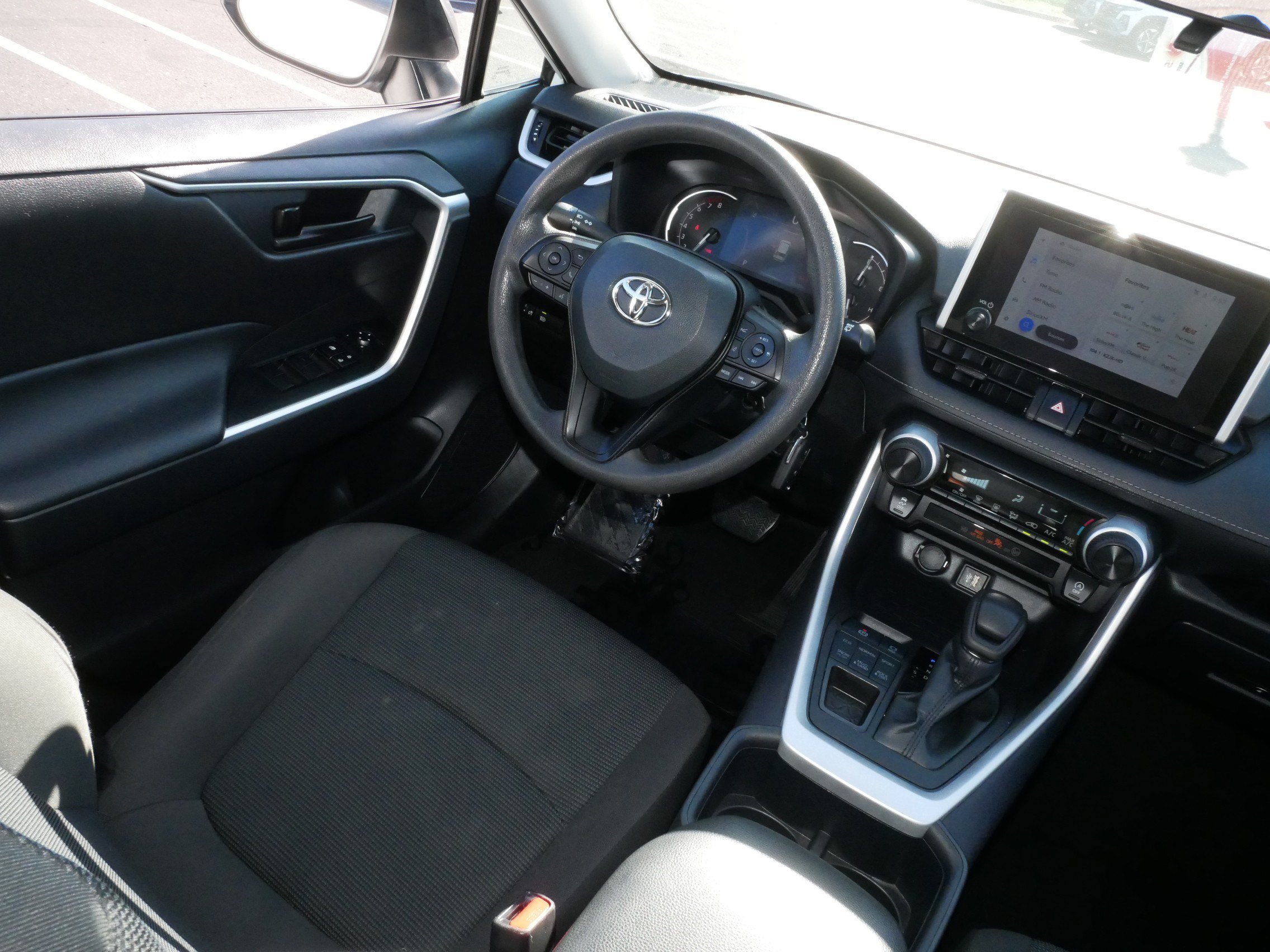 Certified 2025 Toyota RAV4 LE AWD/4WD image 9