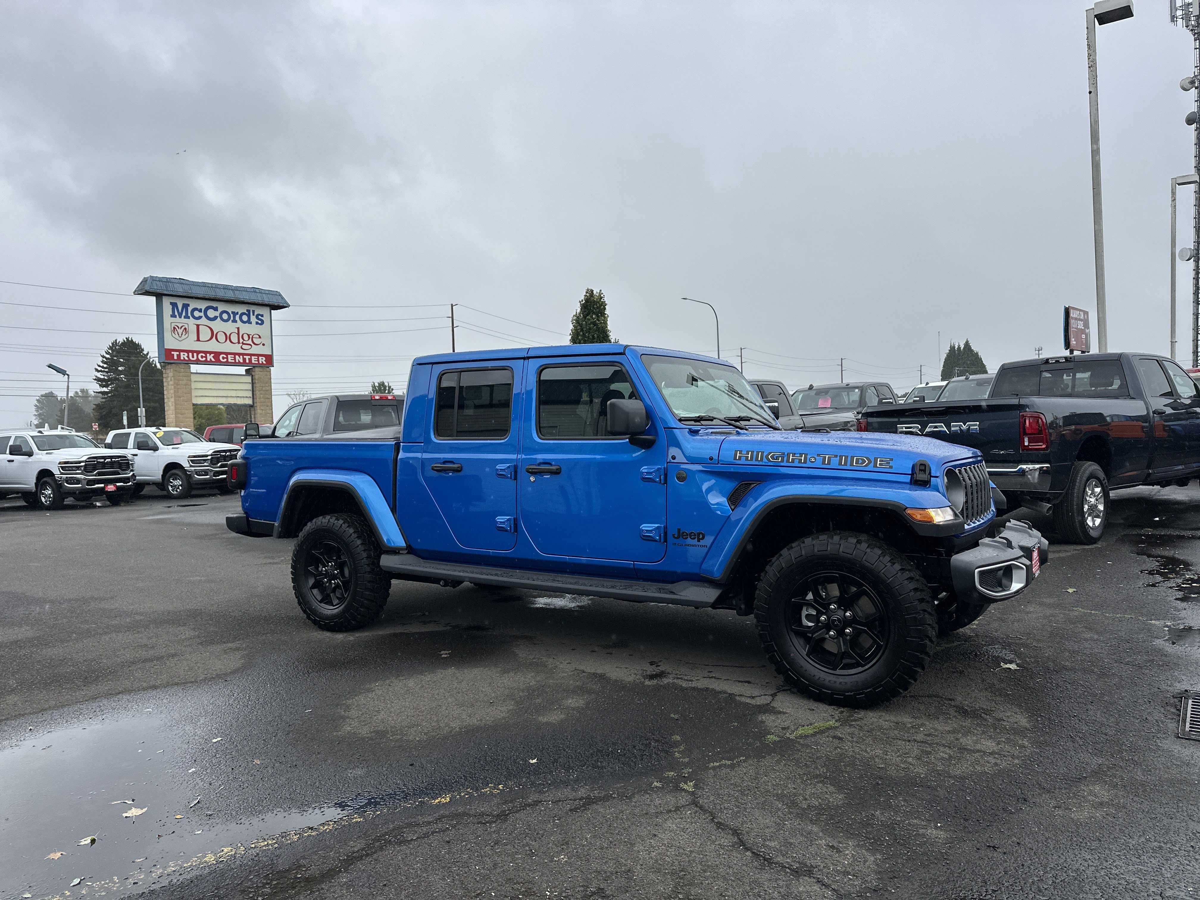 New 2025 Jeep Gladiator Sport image 7