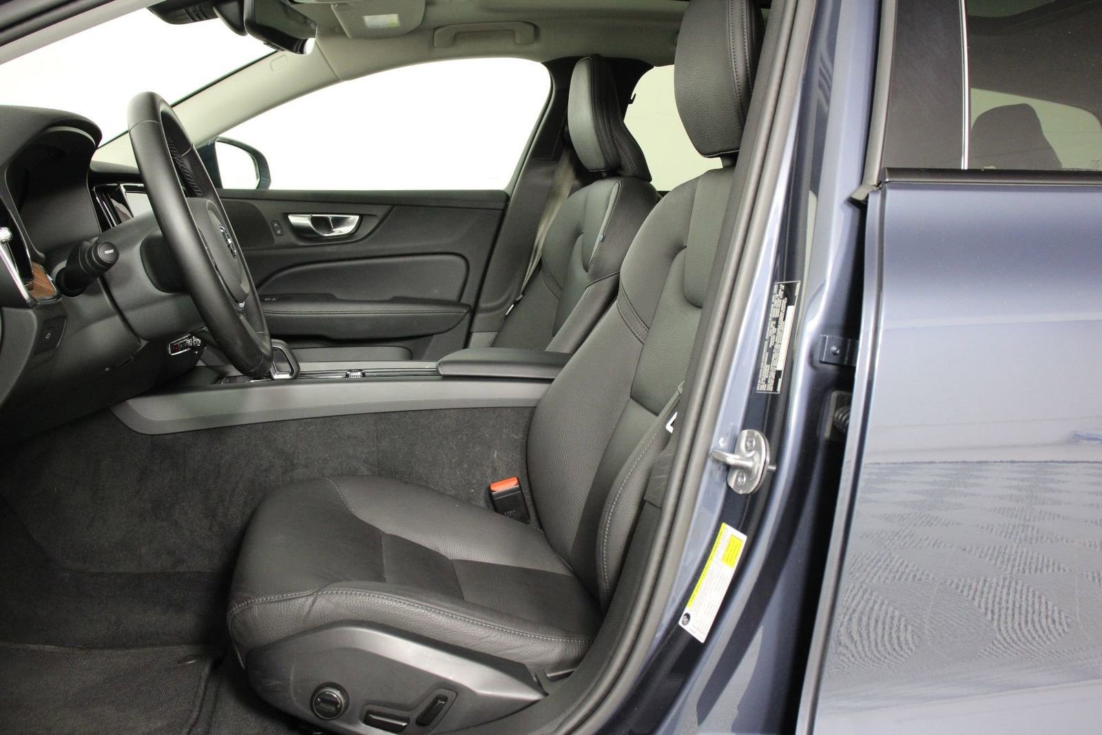 Certified 2025 Volvo V60 B5 Cross Country Plus image 31