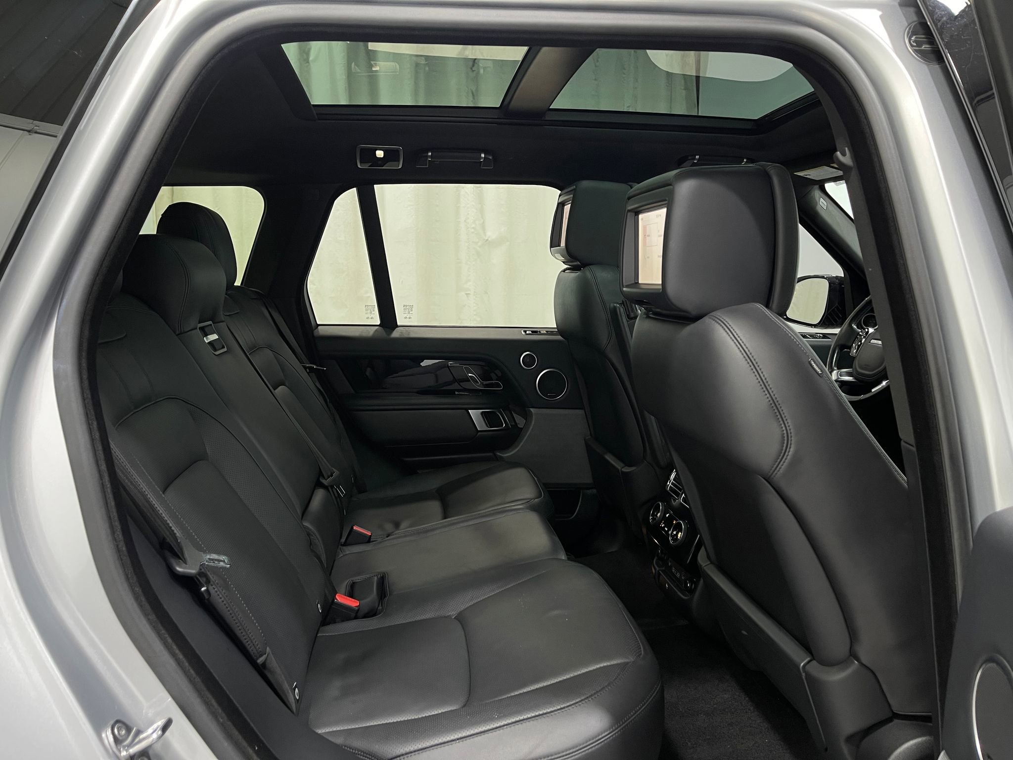 Used 2018 Land Rover Range Rover HSE AWD/4WD image 32