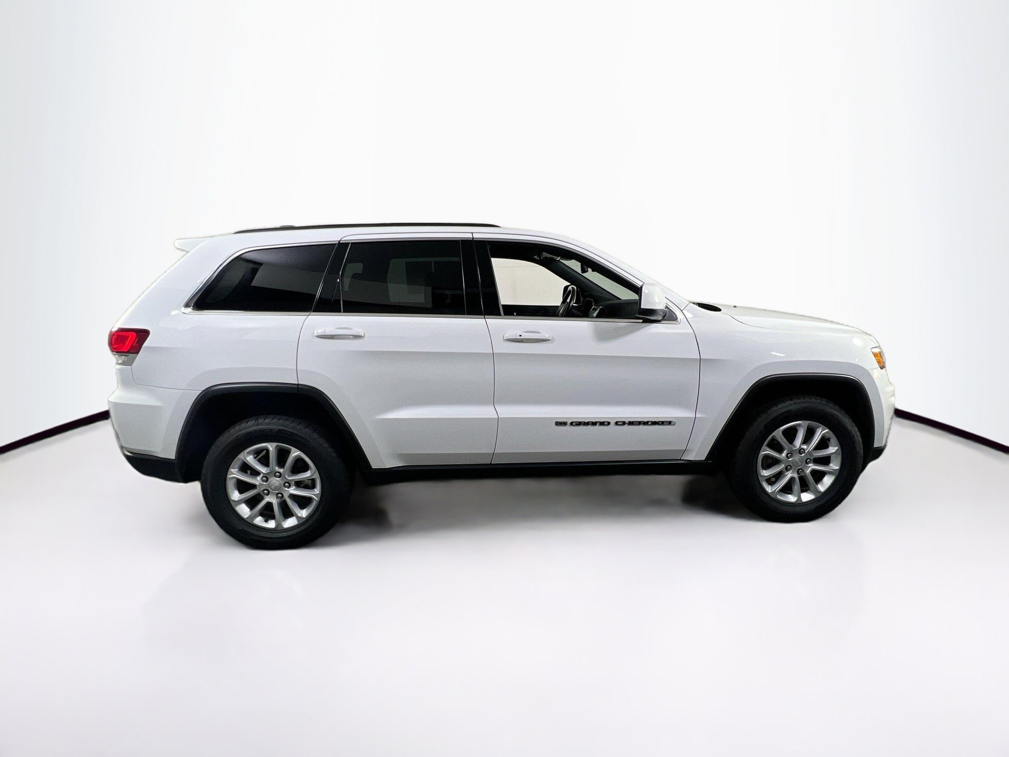 Used 2022 Jeep Grand Cherokee Laredo X AWD/4WD image 4