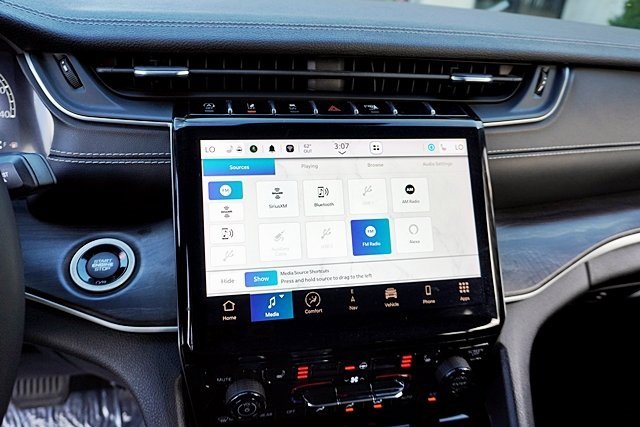 Certified 2023 Jeep Grand Cherokee Limited image 25