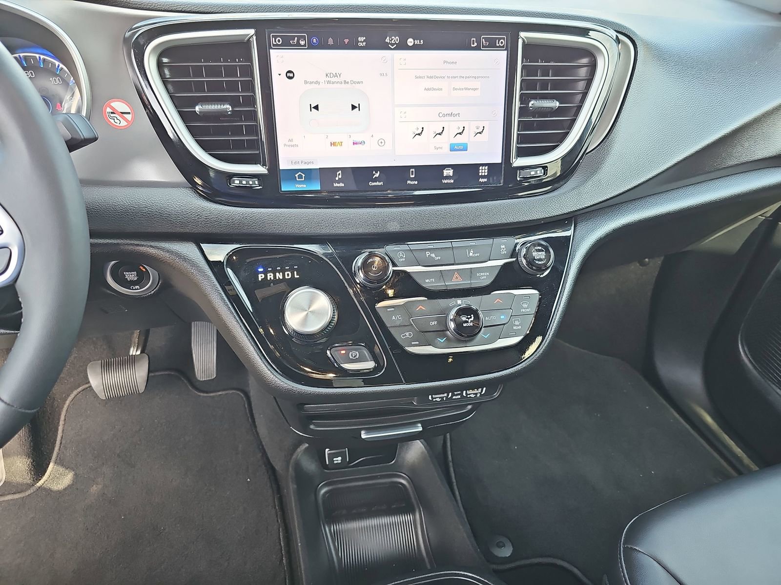 Used 2025 Chrysler Pacifica Select FWD image 24