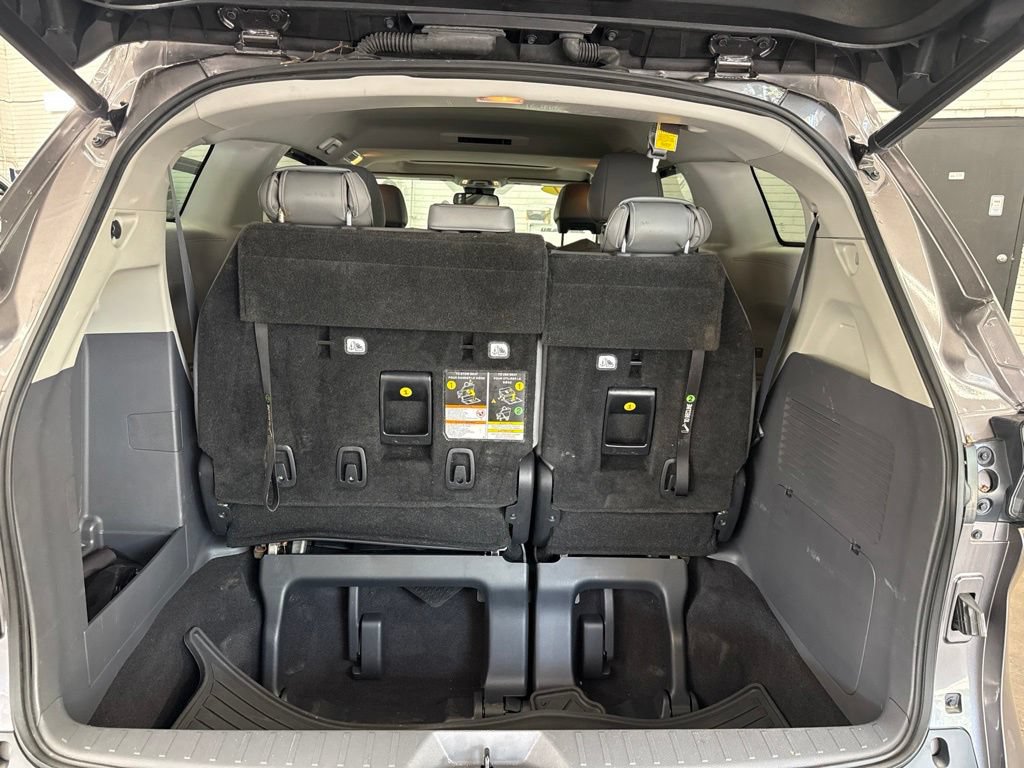 Used 2021 Toyota Sienna XLE FWD image 19