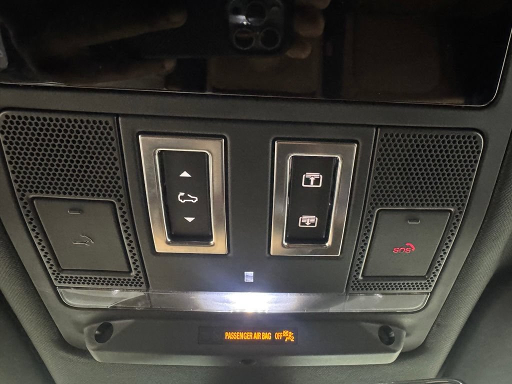 Used 2023 Land Rover Defender 90 X AWD/4WD image 31